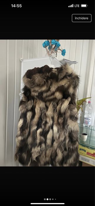 Vesta blana ,cu gluga foarte frumoasa . Cumparata din grecia