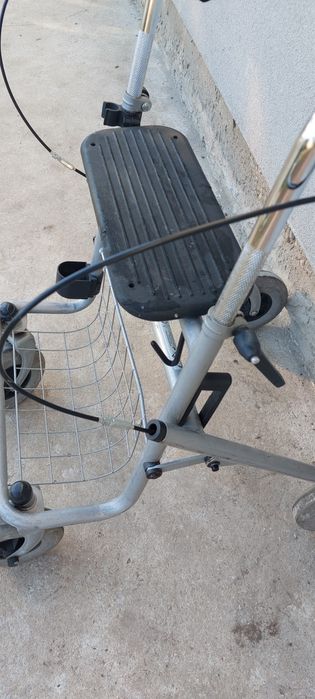 Ролатор,проходилка за възрастни. Много добро състояние.