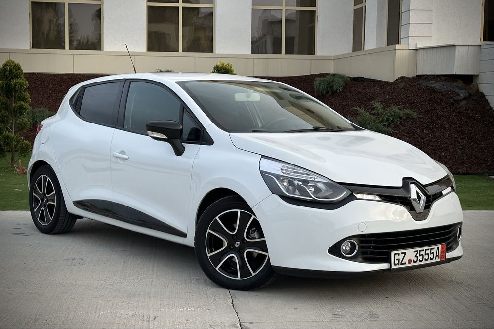 Renault Clio 4 Special Edition Black Piano