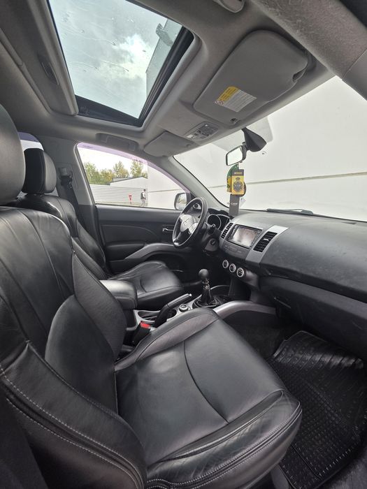 Mitsubishi Outlander 7locuri 2009 2.2d 4x4 piele navi Trapa schimb