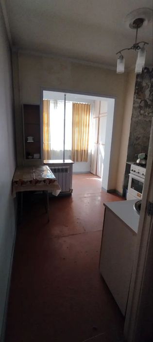 Продаю срочно 2/4/5 Юнусабад 8 60 кв. м цена: 63500 уе у дороги.