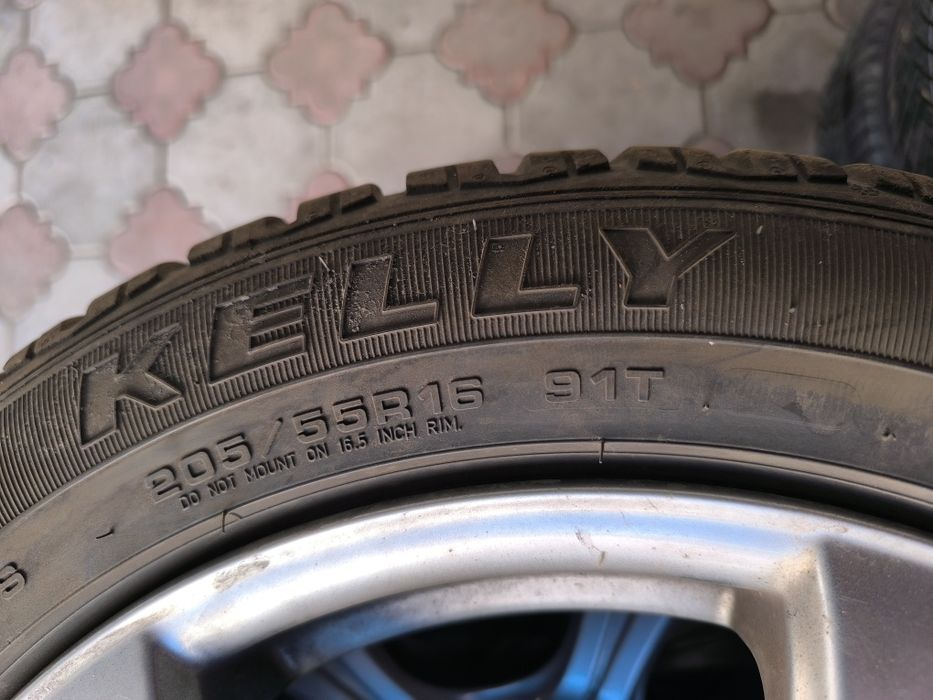 Vand 4 anvelope de iarna 205/55)16