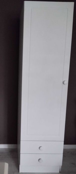 Еднокрилен гардероб