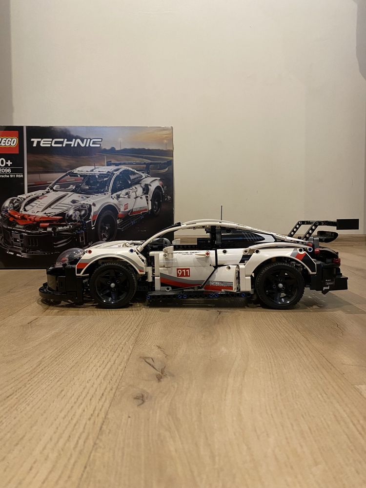 Lego Porsche 911 RSR 42096