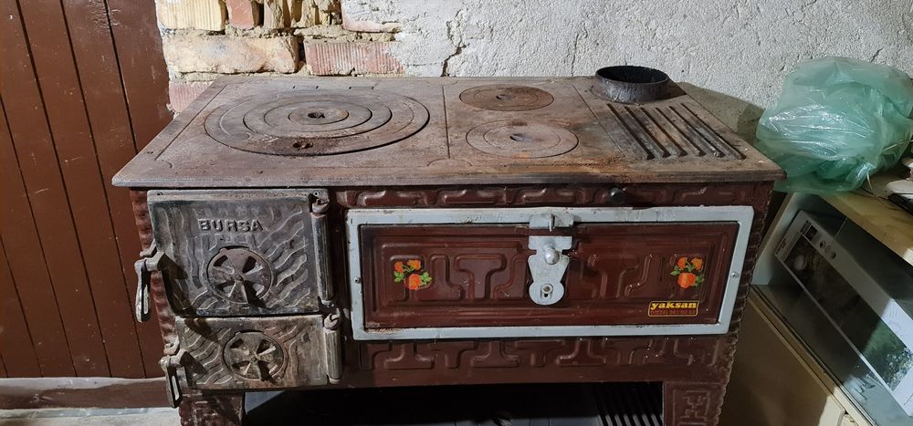 Продавам 2 печки на дърва 200 лв