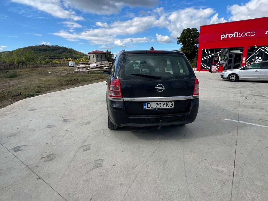 Vând Opel Zafira