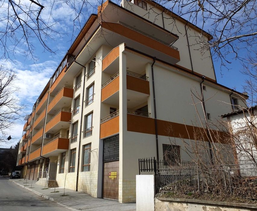 Обзаведен 2 стаен апартамент с гараж