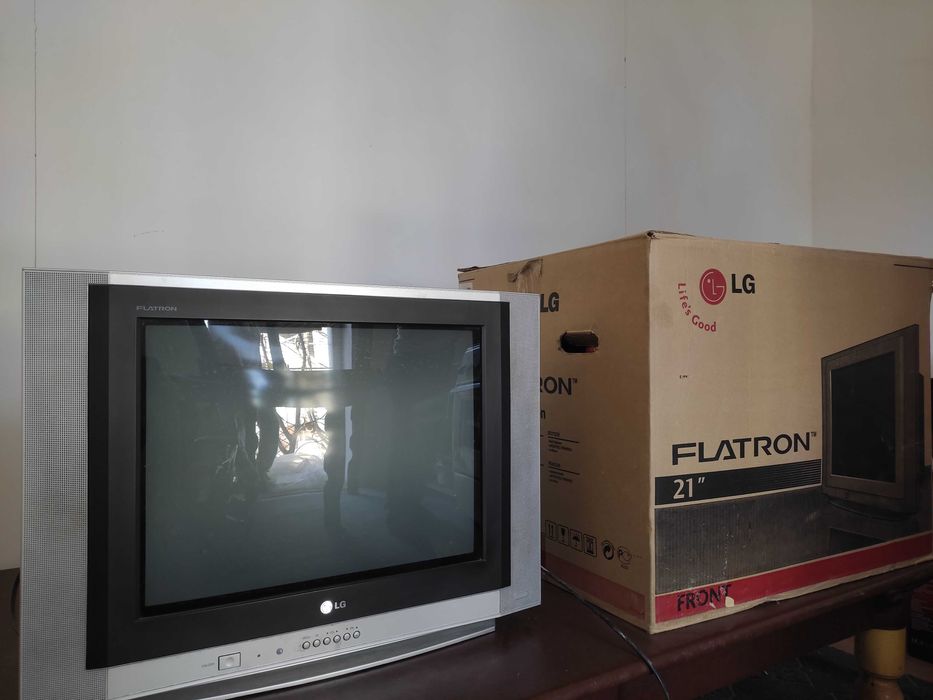 LG Flatron телевизор (плоский экран) сотилади!