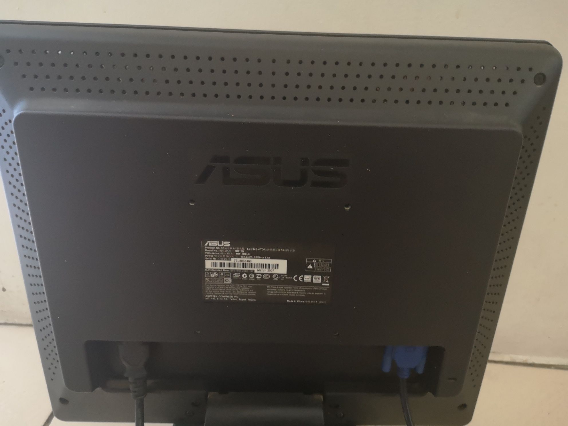 Продавам монитор за компютър 17 инча  Asus