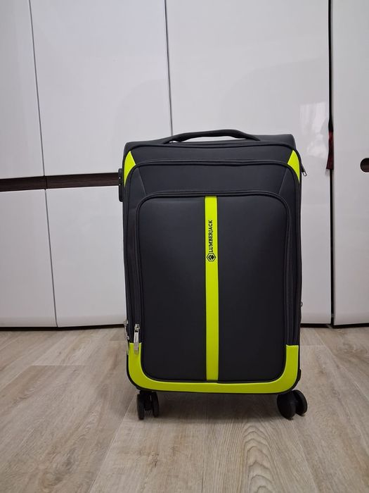 Продам чемодан новый