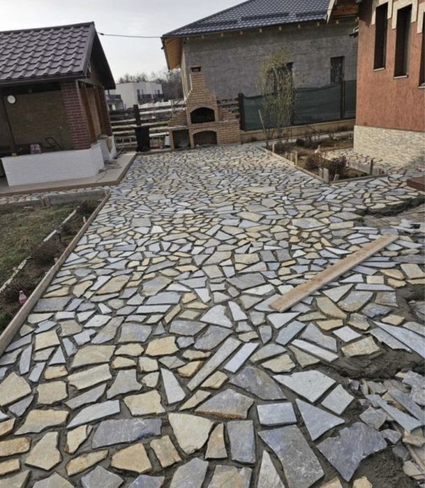 Piatră naturală de munte tranport si montaj in toata tara