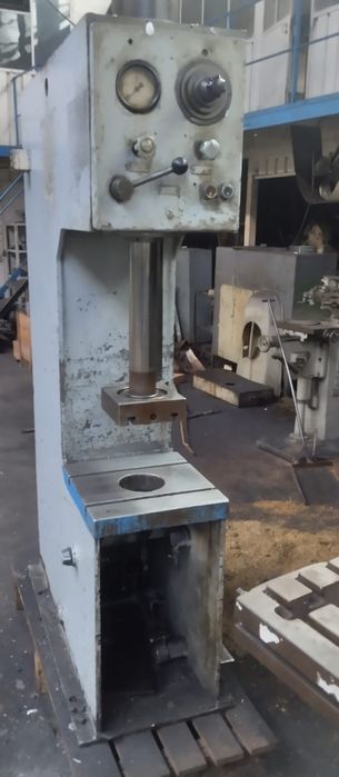 Strung/ presă hidraulică/ mașină de rectificat