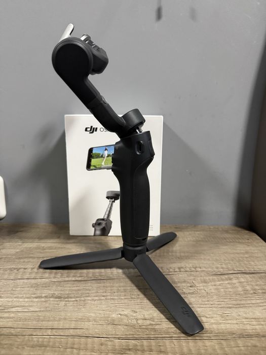 DJI Osmo Mobile 6 – стабилизатор за телефон / Gimbal