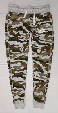 Nike Sportswear Camouflage Sweatpants оригинално долнище S Найк памук
