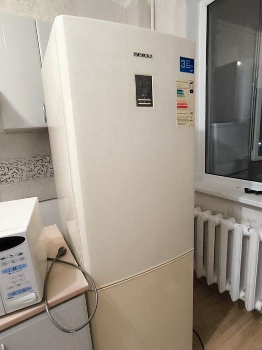 Продам холодильник Samsung в отличном состоянии