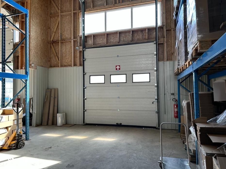 Hala de vanzare in zona industriala