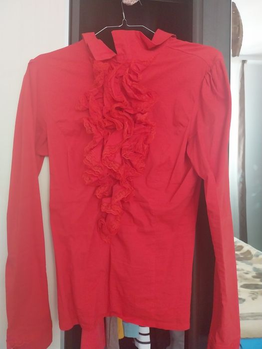 Vând haine purtate în stare foarte buna