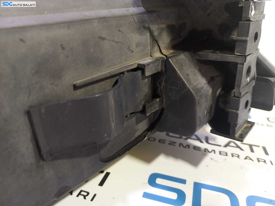 Far Stanga EUROPA FARA Xenon cu Ghidaje Rupte Ford Mondeo 3 MK3 2000 - 2007 Cod 0301174201 1S71-13006-AK [L1592]