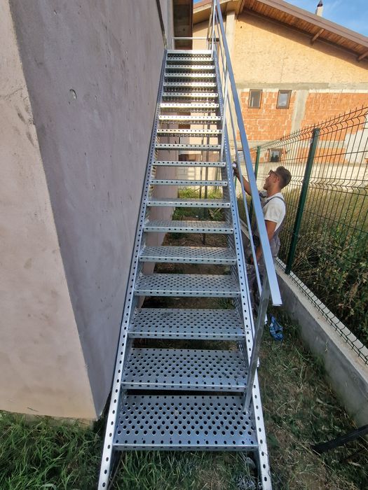 Scari metalice galvanizate