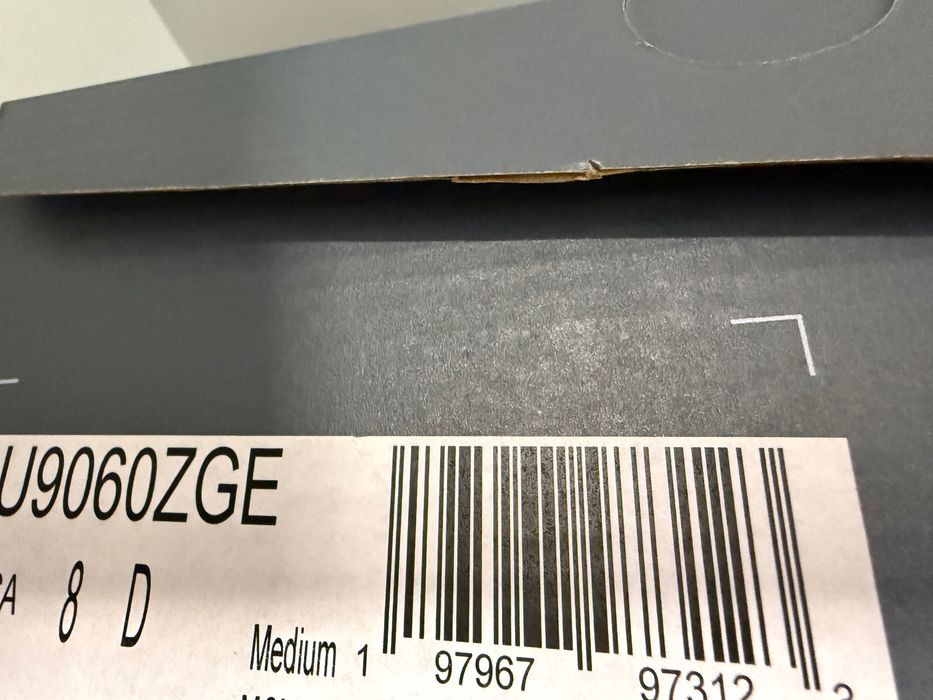 New balance 9060 мъжки 42 номер