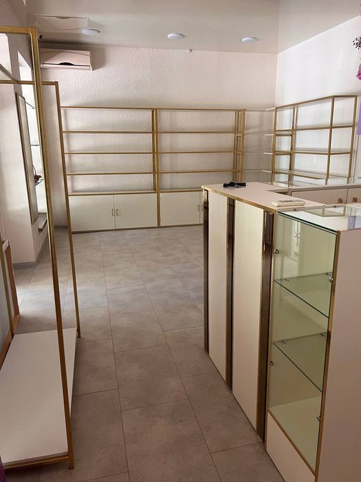 Прилавки в магазин и респшн имеется