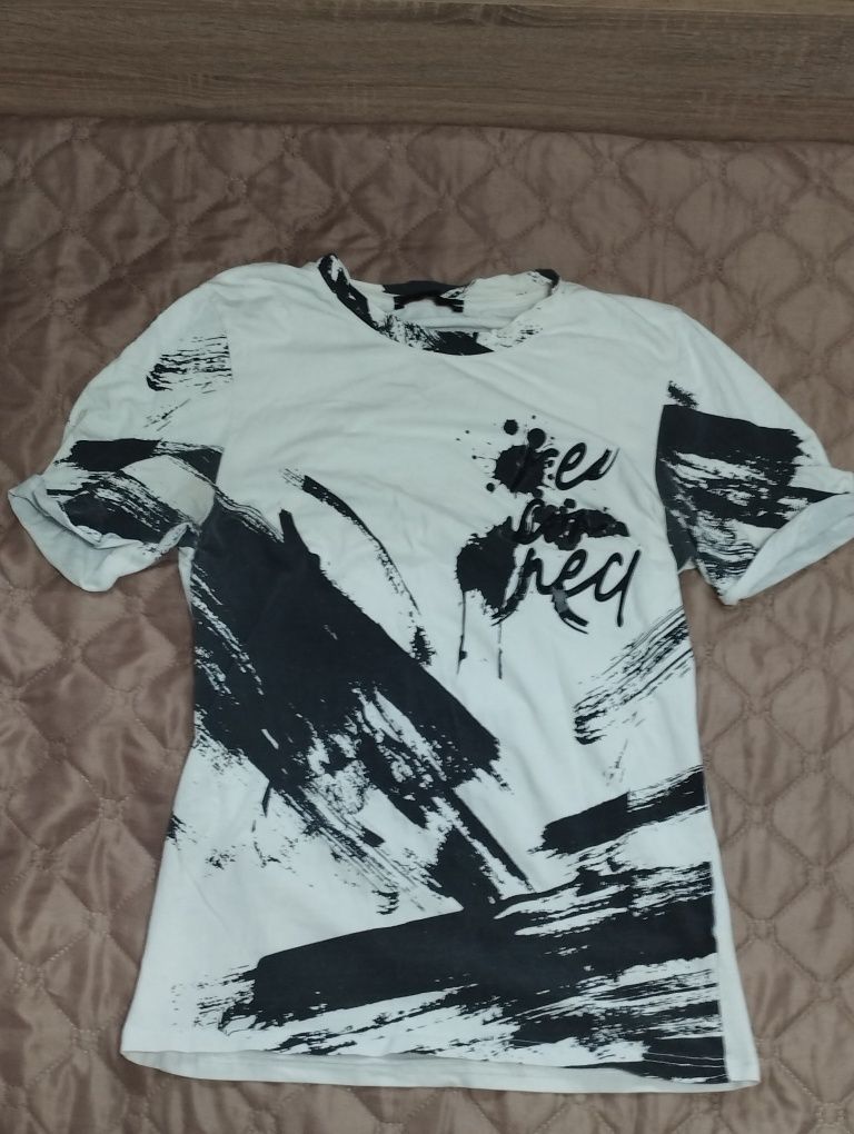 Мъжка черно-бяла тениска