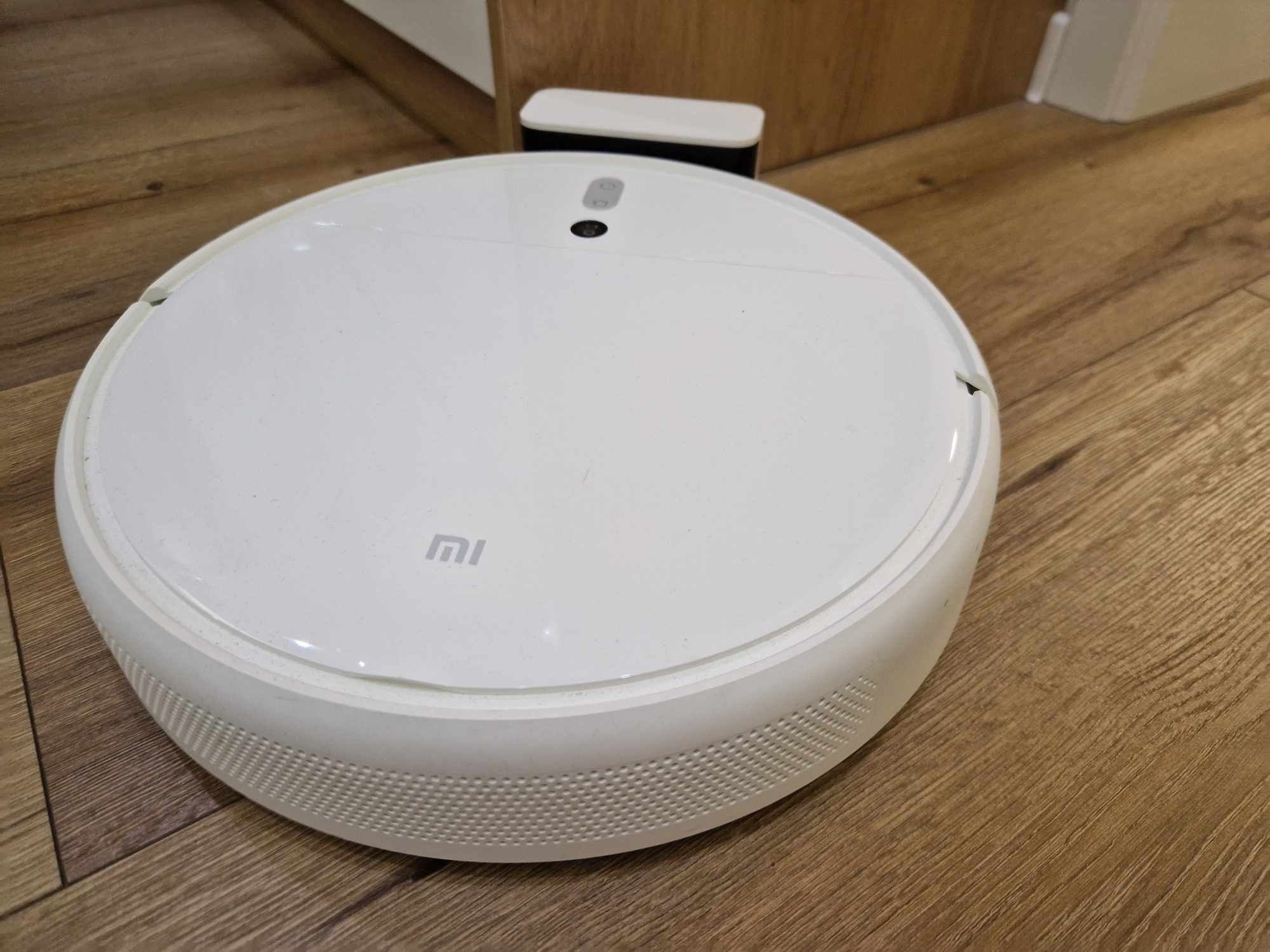 Робот прахосмукачка Xiaomi Mi Robot Vacuum Mop Cleaner, 0.6 л, WI-FI