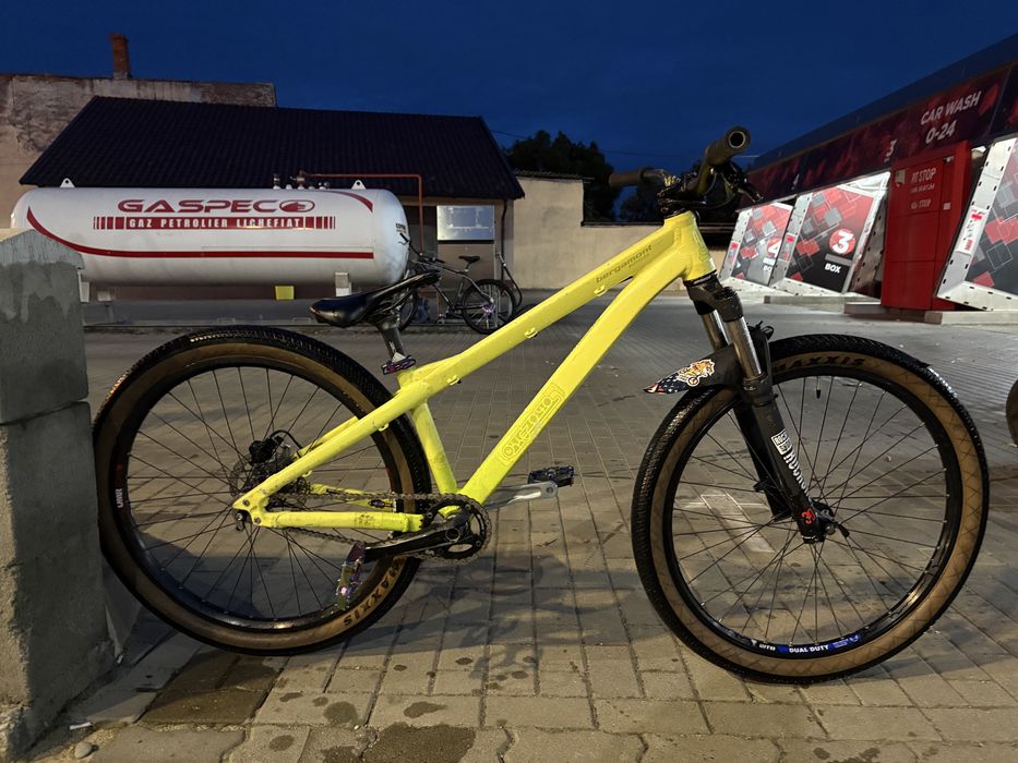 Vând bicicletă dirtjumper Bergamont
