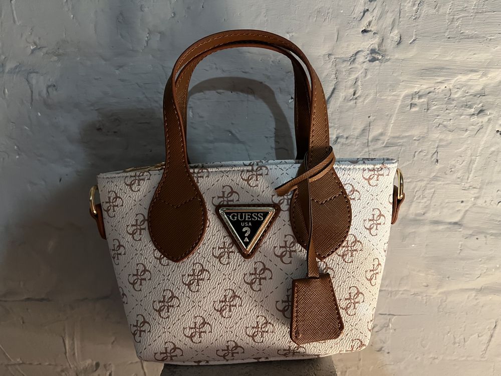 Дамски чанти Louis Vuitton и Guess