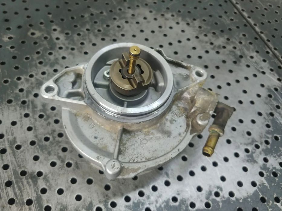 pompa vacuum 3.0 tdi ccw  audi 5 8t a6 4f c6  q5 057145100af