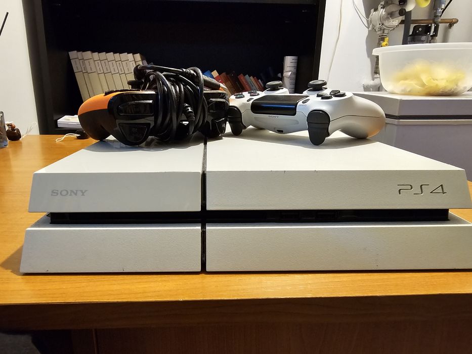 Vand Ps4 + 2 controllere