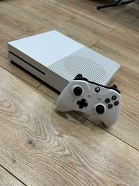Xbox One S в отличном состоянии + Гейм Пасс Ультимейт на 1 месяц!