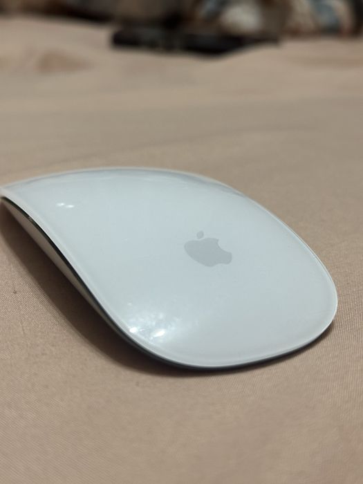 Apple Magic Mouse Lightning — удобная, стильная, в отличном состоянии.