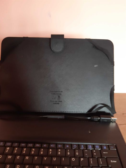 Калъф (кожен) за таблет с клавиатура