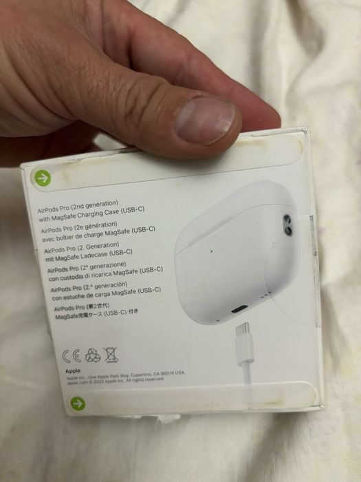 Оригинални слушалки Apple  AirPods 2Pro.