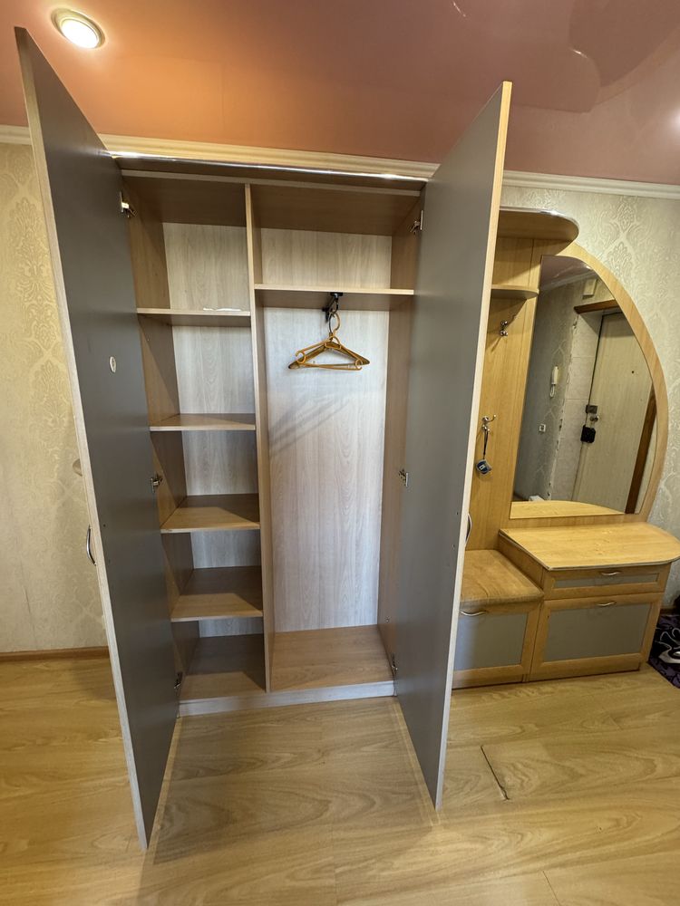 Мебель в прихожую комнату