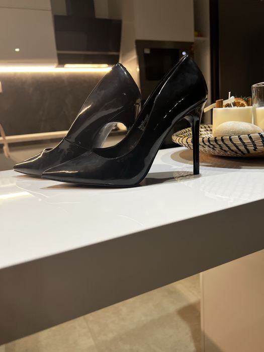 Лачени високи обувки