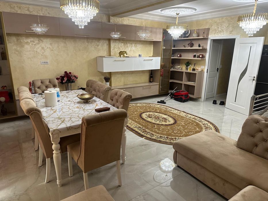 Apartament de vinzare vizavi de facultatea vasile goldis