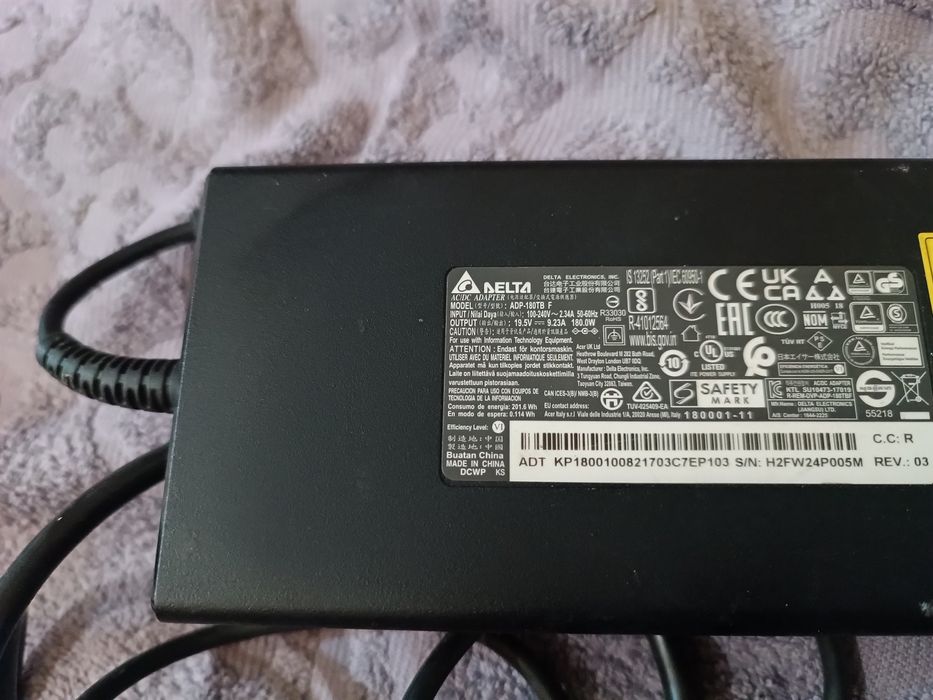 Продам зарядку на ноутбук
