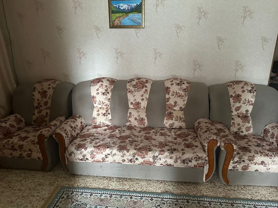 Отдам диван и два кресла