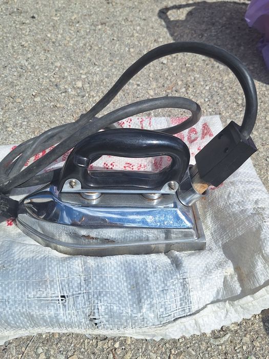 Ютия стар стил черна