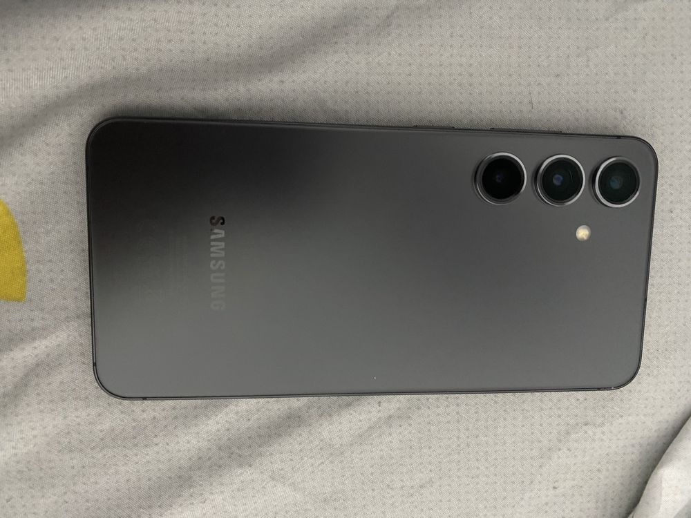 Vand/Schimb Samsung S24 folosit 3 zile