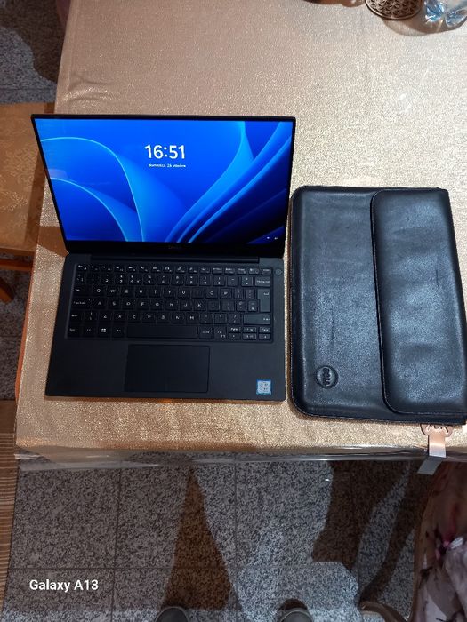 Vând Dell XPS 13 (Model 9370) – Subțire, Elegant și Puternic!