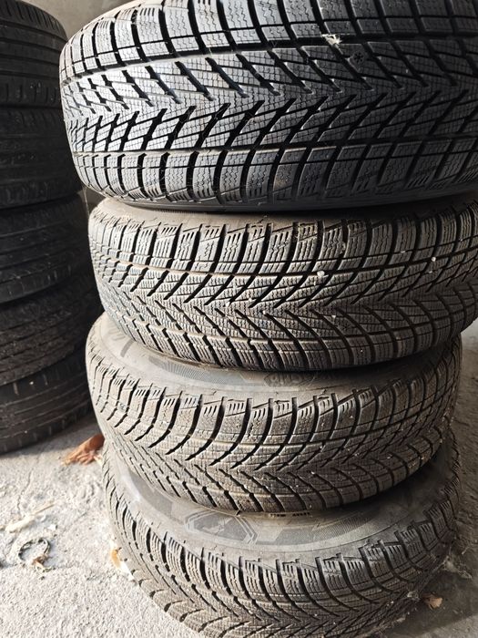 Гуми зимни с джанти GoodYear