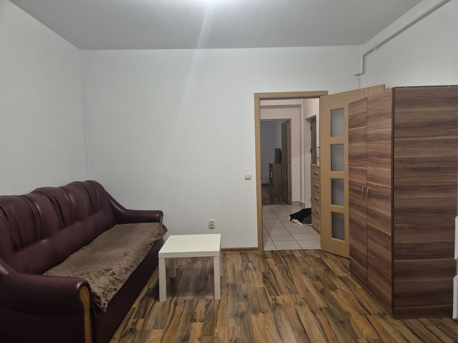 Persoana fizica, vand apartament spatios si luminos, proaspat zugravit