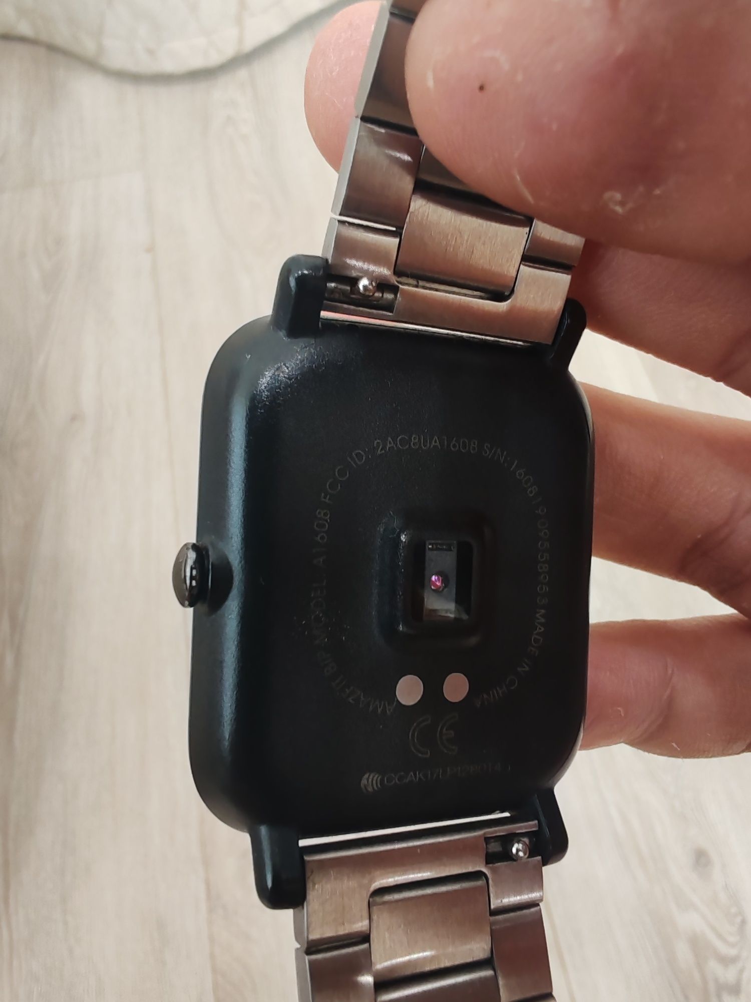 Продам Amazfit Bip  с трансфлективным цветном дисплеем
