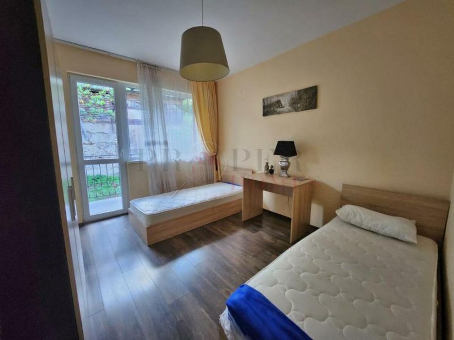 Обзаведено Жилище с Две Спални и Двор