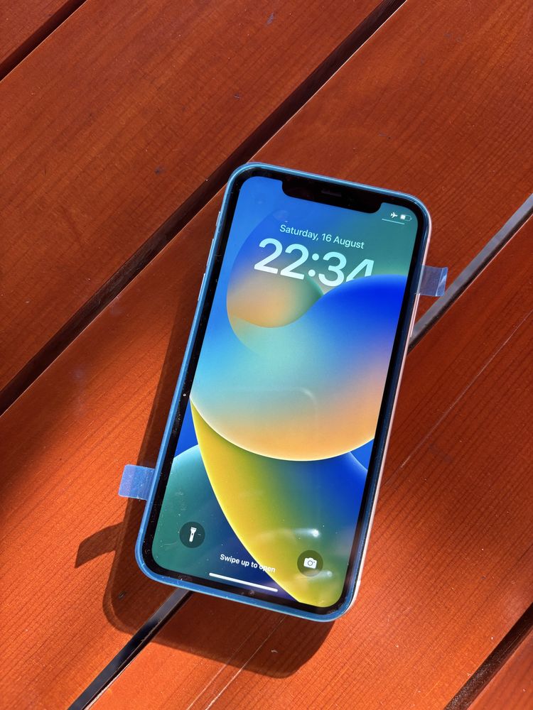 iPhone 11 128 GB бял