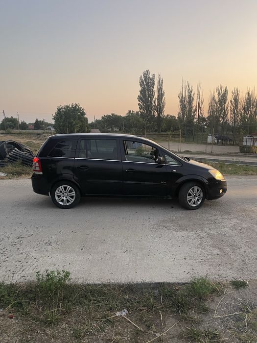 Vand opel zafira volan partea dreapta