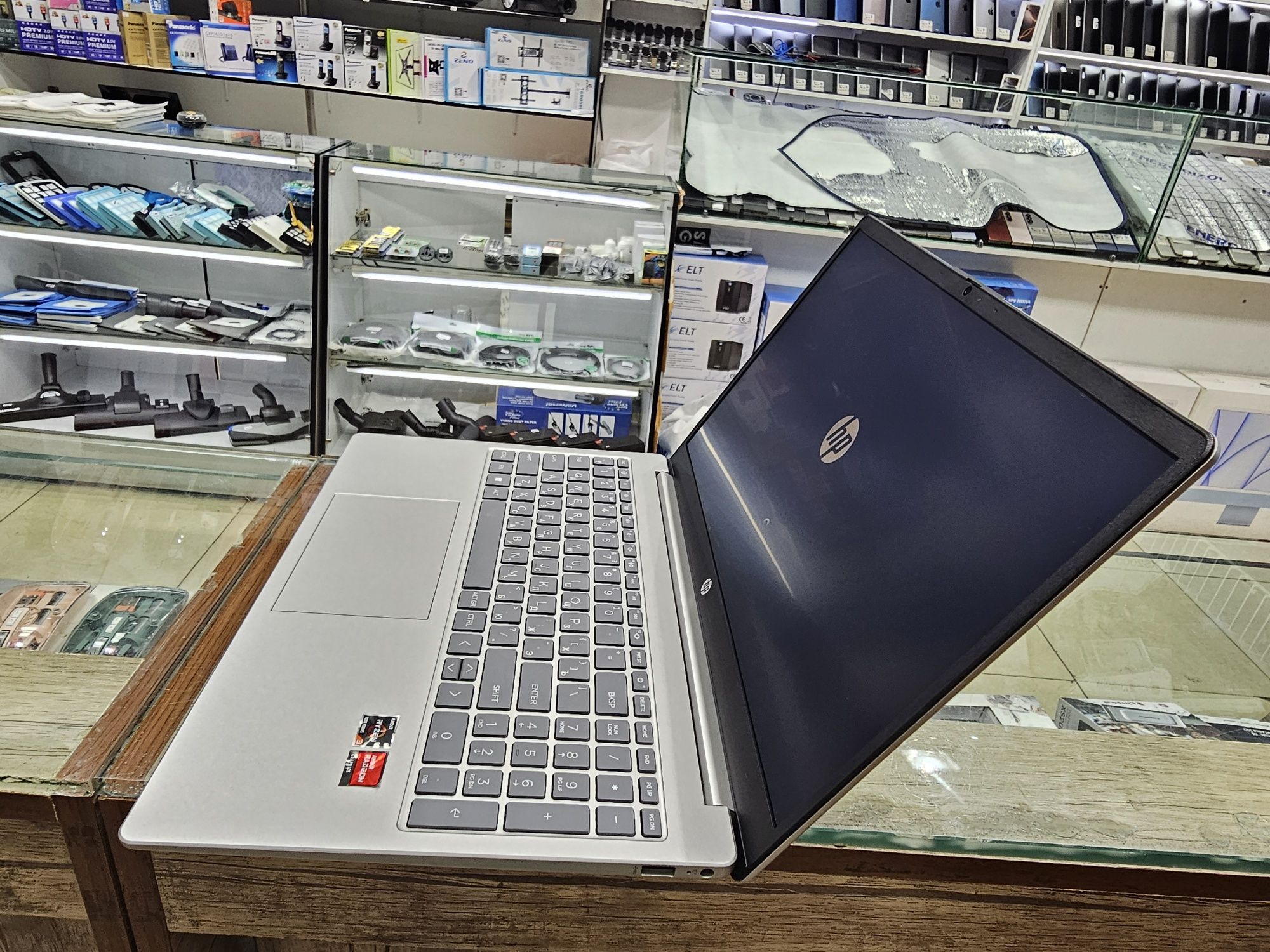 Почти новый HP Ryzen 3 7320U